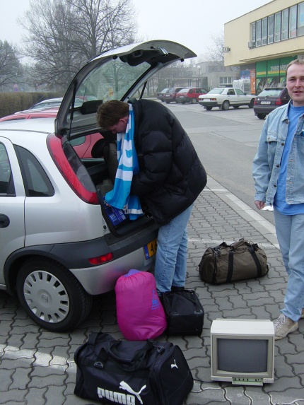 [Photo: TXG and Mad Butscher unloading the car]