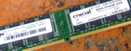 [Photo: 512 MB PC133 DIMM]
