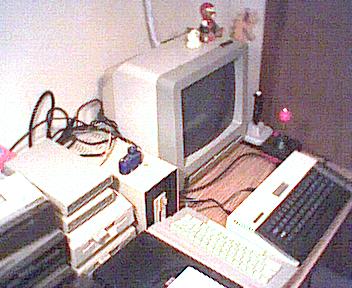 [Photo: Del McCool's Atari collection]