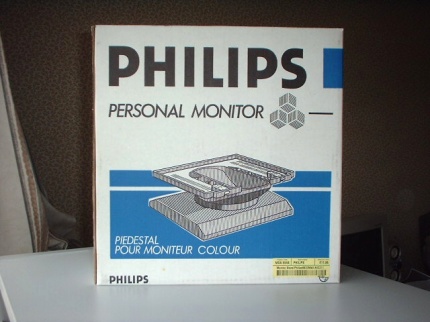 [Photo: Philips tilt-and-swivel stand for CM8833-II]