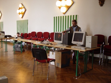 [Photo: a4com the Acorn dealer]