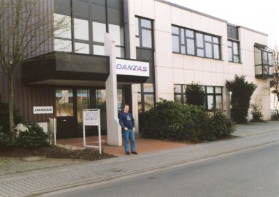 [Photo: Mad Butscher standing outside Atari Raunheim]