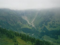 T�sn� pod mraky...