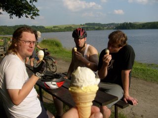 Prej �e mi tu zmrzlinu na focen� podr�� - tak na to m� nenachyt�te! :-P