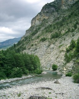 Panuje obdob� sucha, ale podle n�kter�ch vymlet�ch m�st se d� tu�it, jak stra�n� moc vody tudy n�kdy prot�k�.