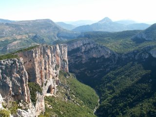 �koda �e tam nejsou n�jac� lidi, abyste si uv�domili tu velikost ka�onu. Mno, oni tam vlastn� dost mo�n� jsou, ale nejsou vid�t. To� tak! :-)