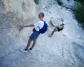 Sop�o, rychle fo�, ne� se to lano utrhne. :-)