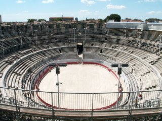 Tady jsme v bezpe�n� vzd�lenosti, tak�e m��eme odv�n� zvolat: "Vpus�te b�ky!" ;-)