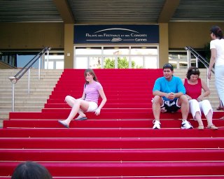 Taky jsem si na ten koberec �l�pl, jako ka�d� opravdov� filmov� hv�zda. :-)