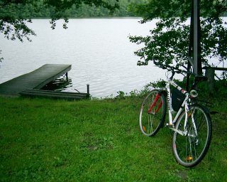 Nebojte, kolo m�m dob�e zaji�t�n�, aby mi nesjelo do vody. Nechal jsem za�azenej kvalt. ;-)