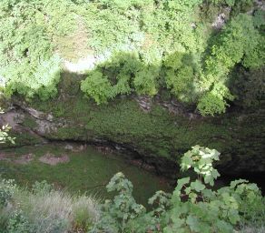 Pohled dol�-vp�ed z horn�ho m�stku