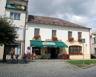 U� m�me velk� hlad, tak noste maxiporce na ministole�ky.