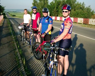 Na most� p�es d�lnici.