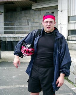 Momo vlastn� loni a� sem nahoru nejel - fotil n�s z Ov��rny. Ale letos vrchol dobyl! :-)