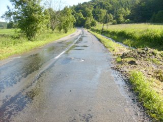 Si tady stoj�m u krajnice a fot�m... a najednou profr�� dod�vka a chrrrrrst...