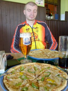 Pizza byla moc dobr� a bylo j� hodn�. M�am!!!