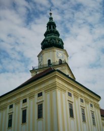 Na hodin�ch je p�l jeden�ct� pry�.